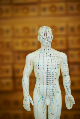 经络堵了，人就虚了！坚持拍打这八处，身体越来越轻盈！